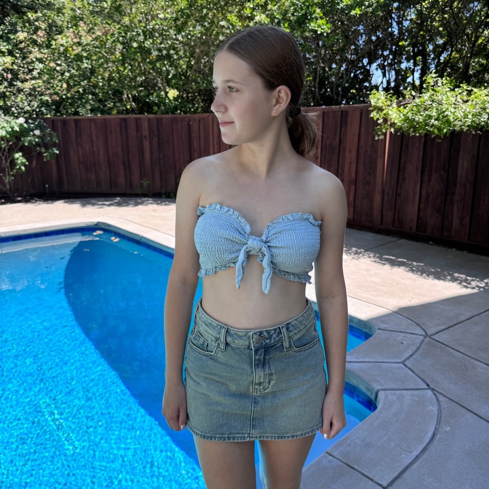 urban daizy smocked tie-front crop tube top in baby blue
